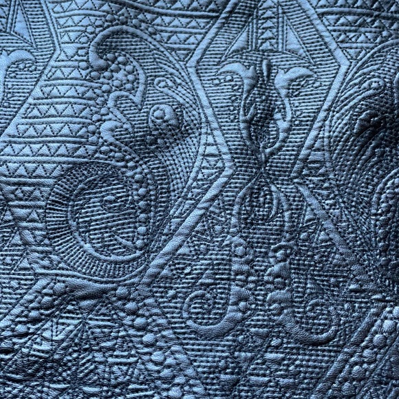 Chelasea & Violet faux leather embossed mini skirt - Picture 5 of 9